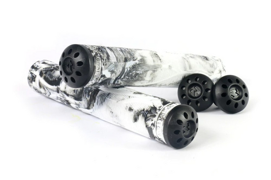 root-grips-r2-white-black-trottinette-scooter